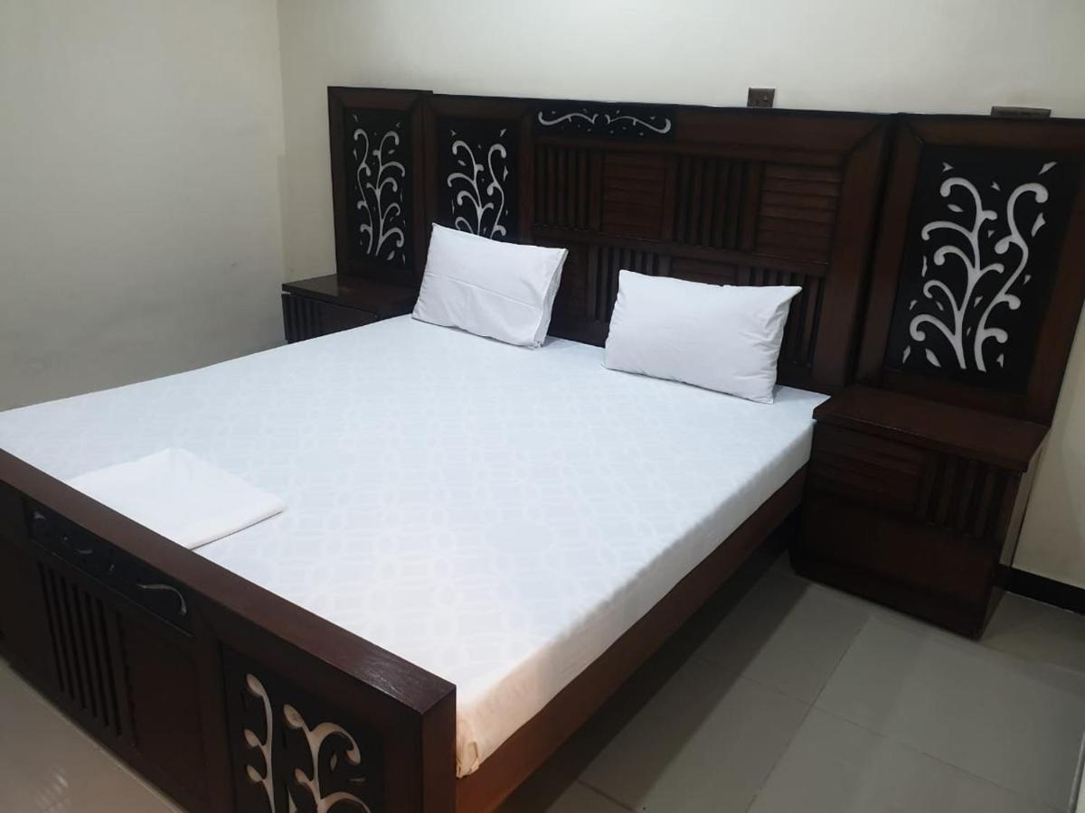 Dream Night Hotel Исламабад Экстерьер фото